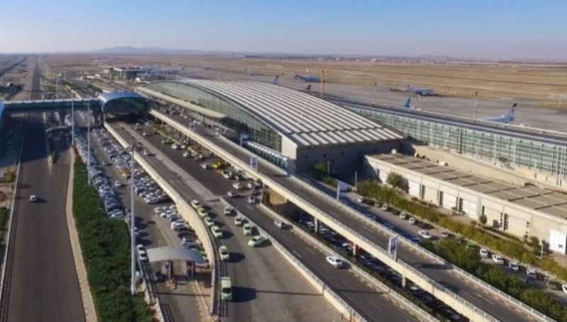 Най малко един човек загина и над 30 бяха ранени при