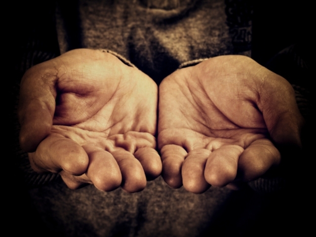 Заради пандемията 77 млн души са изпаднали в крайна бедност