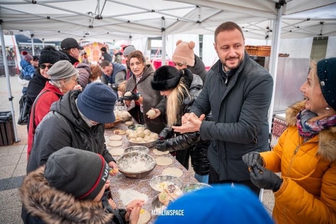 Площад Христо Ботев събра жители и гости на Враца на