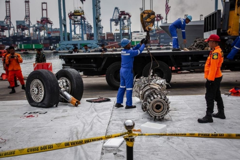 Индонезийските власти оповестиха че самолетът на Лайън Еър се е