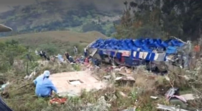 Най малко 20 души загинаха при катастрофа на автобус в Перу