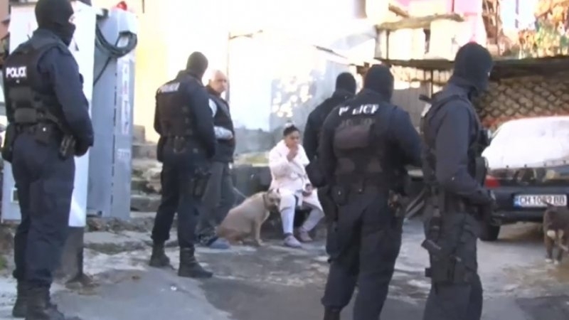Полицаи са претърсили къща в монтанското село Драганица съобщиха от