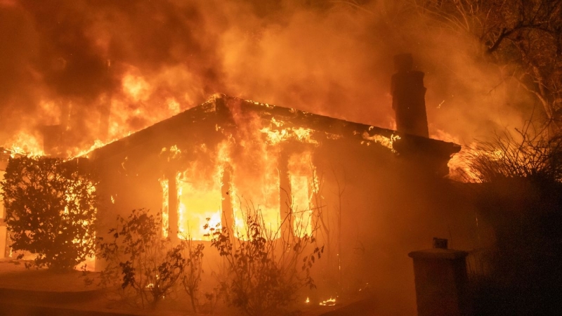 Полицията нищи палеж на необитаеми имоти в монтанско село