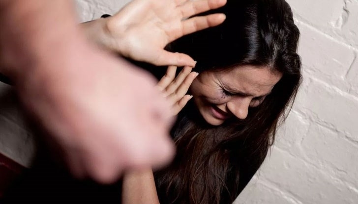 Жена е постъпила в столична болница с фрактури на китка и нос след като й