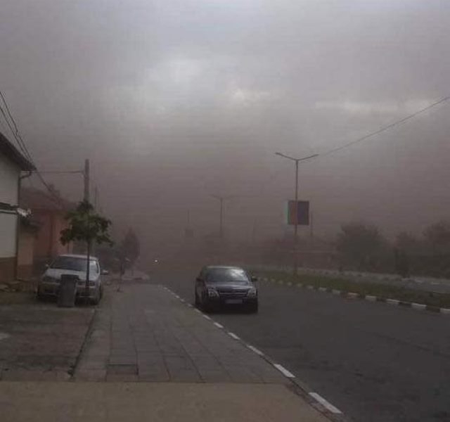 Жителите на видински квартал пропищяха от задушлива миризма от горене