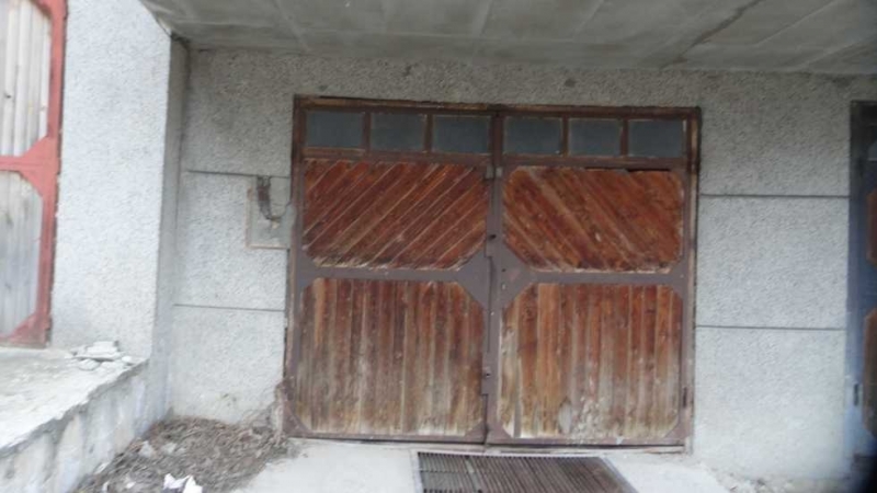 Частен съдебен изпълнител продава на търг гараж във Врачанско, научи