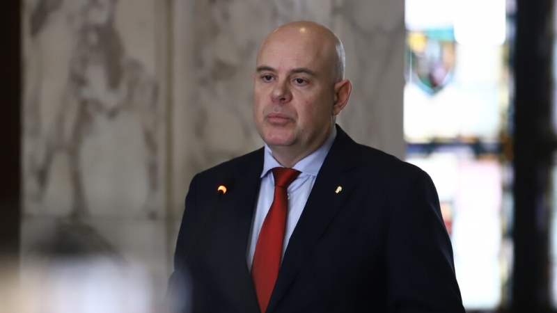 Главният прокурор Иван Гешев обяви че е призован да се