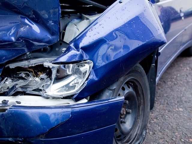 Мъж без книжка е блъснал паркиран товарен автомобил във врачанското