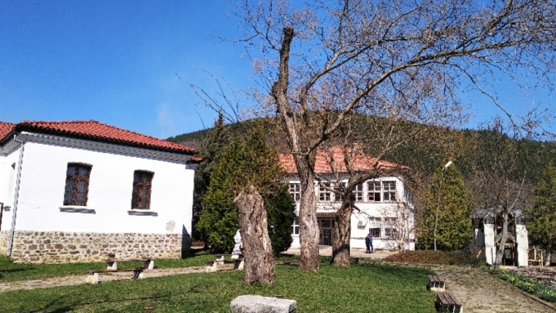 Правят парк на историческия хълм в Чипровци, предаде БНР. В