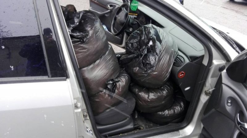 Служители на реда са намерили 150 кг незаконен тютюн във