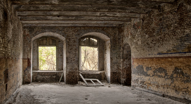 10 годишно дете е пострадало в село Микрево след като тухли