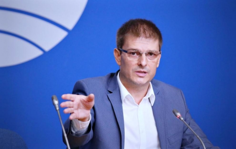 Михайлов: 4 200 тона българско оръжие за Украйна с подписа на Нинова