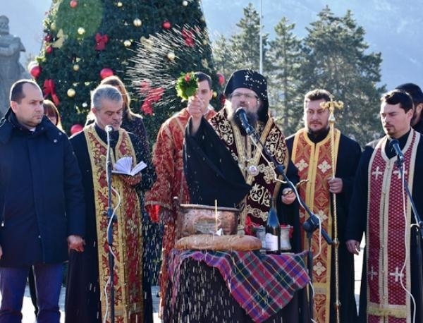 Близо 3 000 именици празнуват в община Враца днес