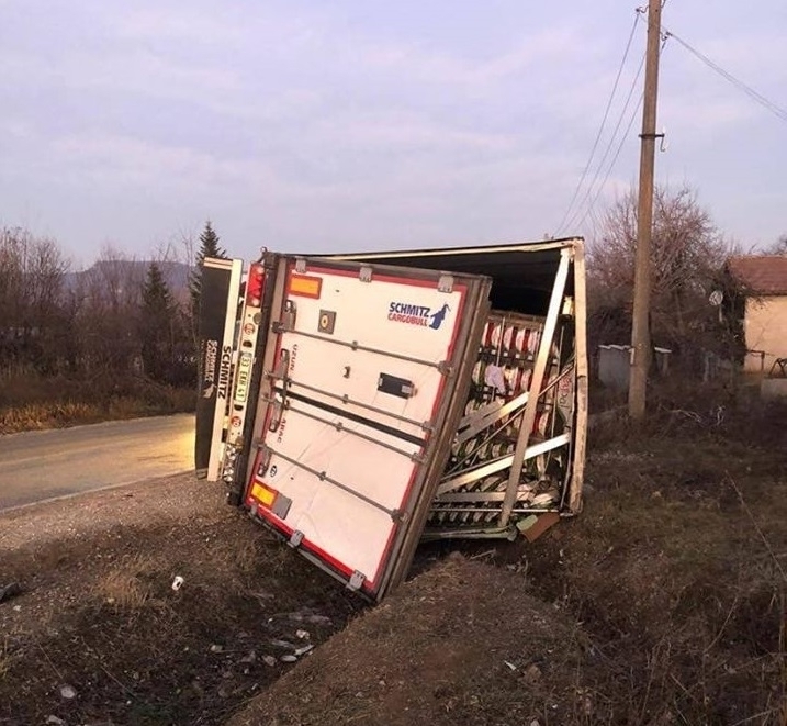 Полицейски служители са заловили нагъл крадец задигнал стока от аварирал