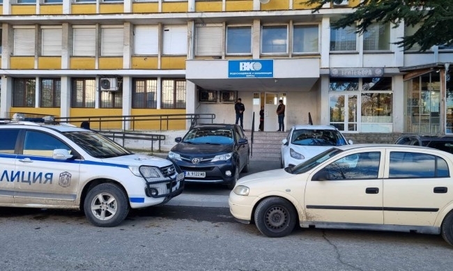 Полиция влезе във ВиК-Бургас, арестуван е висш кадър в дружеството