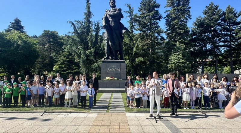 Над 100 деца откриха 64-тия Национален конкурс-рецитал с „Хаджи Димитър“ във Враца /снимки/