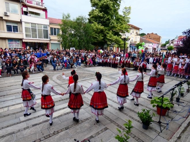 Жители и гости на Лом отбелязаха с много усмивки 24 май /снимки/