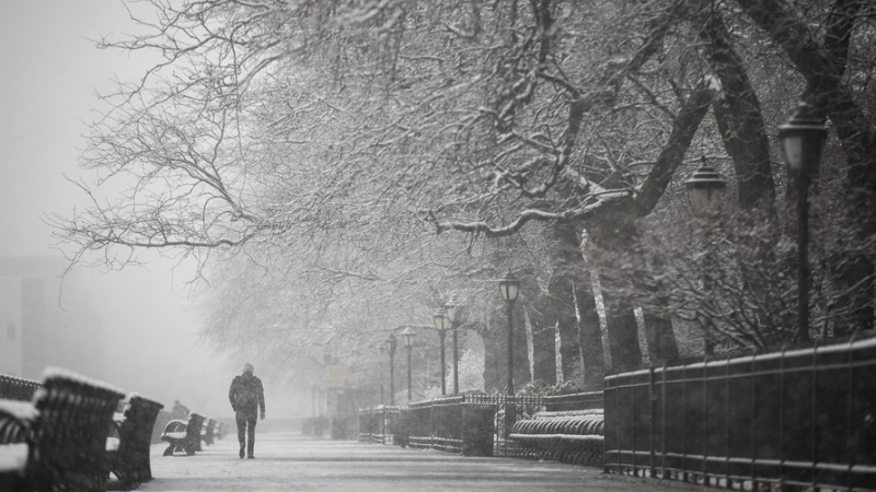Времето ще се задържи предимно облачно с валежи от дъжд в
