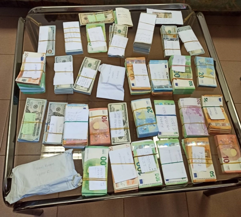 Митнически служители от Териториална дирекция Митница Русе откриха недекларирани 228 900