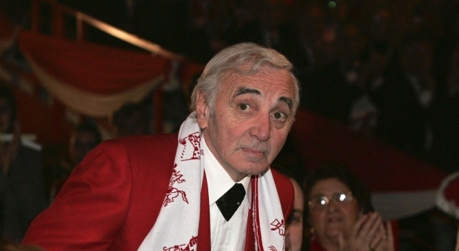 Френският певец Шарл Азнавур почина предаде лента ру Изпълнителят си отиде