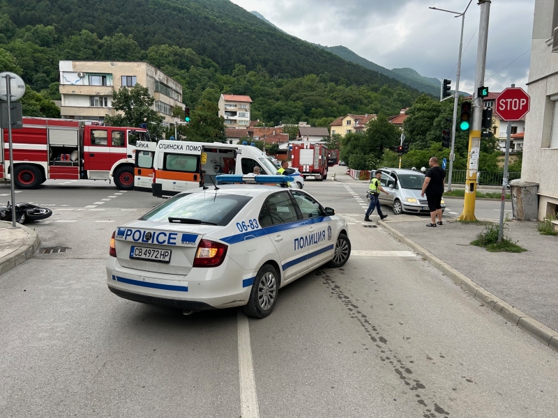 Моторист е загинал при тежка катстрофа във Враца, видя ексклузивно