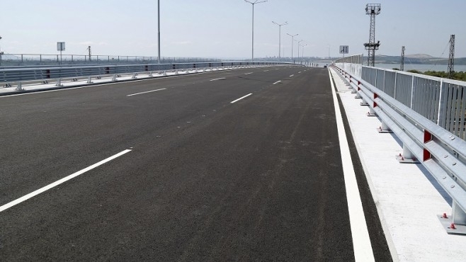 ОГРАНИЧЕНИЯ ЗА ТОВАРНИ АВТОМОБИЛИ Забранява се движението на моторни превозни