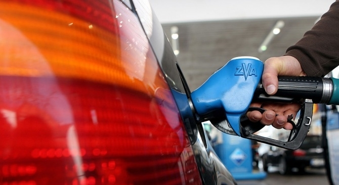 Експерти очакват рекорден скок в цените на горивата до края