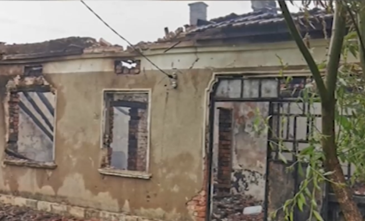 Многодетно семейство остана на улицата след пожара в къща в Добролево ...