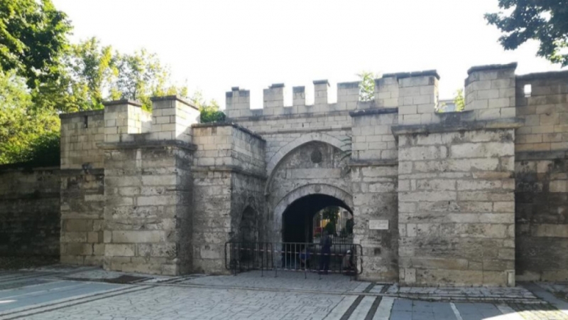 Започна ремонт на отводнителната система на Стамбол капия във Видин