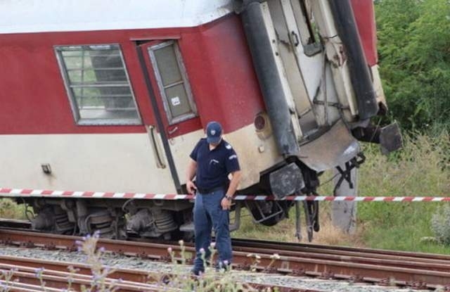 Мъж загина пометен от влак преди гарата в Димитровград съобщиха
