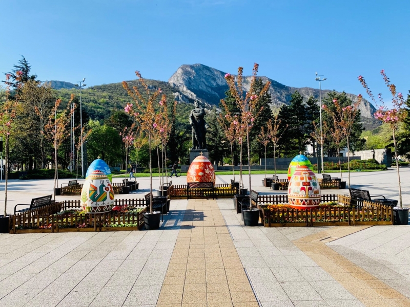 В навечерието на Великден Враца грее с пъстра украса съобщиха