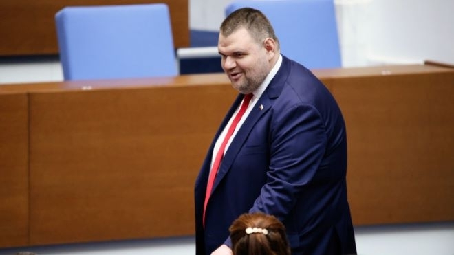 Журналист: Пеевски продължава да бъде политик фантом, но и бизнесмен – паразит