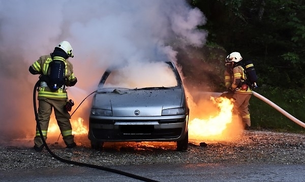 Лек автомобил Фолксваген Поло е горял в Лом съобщиха от