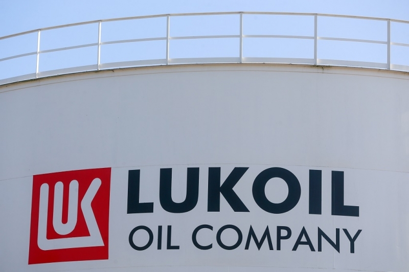 Най-голямата руска частна петролна компания Лукойл“ хвърля огромна икономическа и
