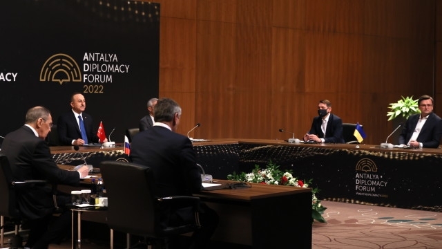 Приключи срещата между Сергей Лавров и Дмитро Кулеба в Турция