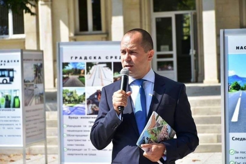 Кметът на Враца Калин Каменов поздрави служителите на общините по