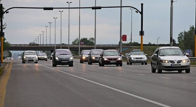 ОГРАНИЧЕНИЯ ЗА ТОВАРНИ АВТОМОБИЛИ Целогодишно за периода на официалните празници