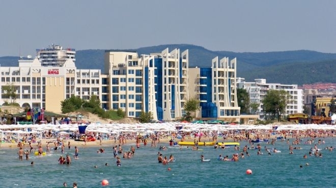 Държавата плаши Слънчев бряг да го остави без пари