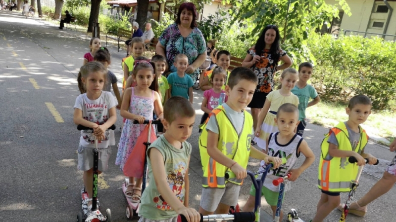Малчуганите от детска градина Зорница във Видин обиколиха парка в