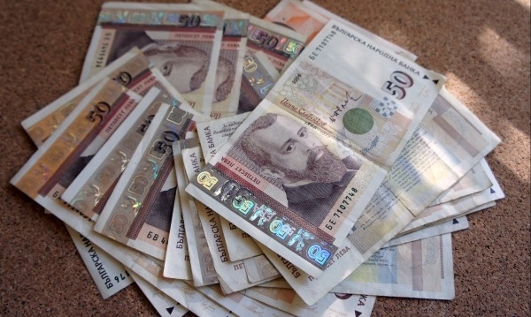 Баба от Белослатинско задигна парите на свой съселянин