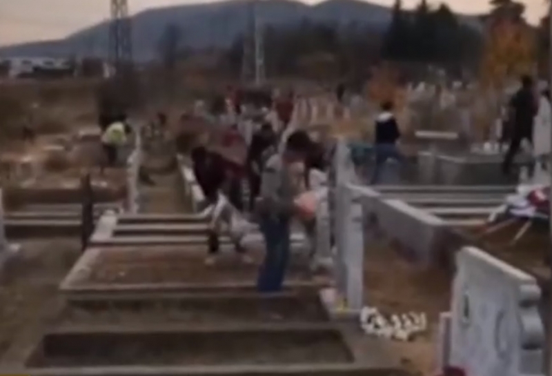 На Задушница в събота гробищата в Монтана се превърнаха в