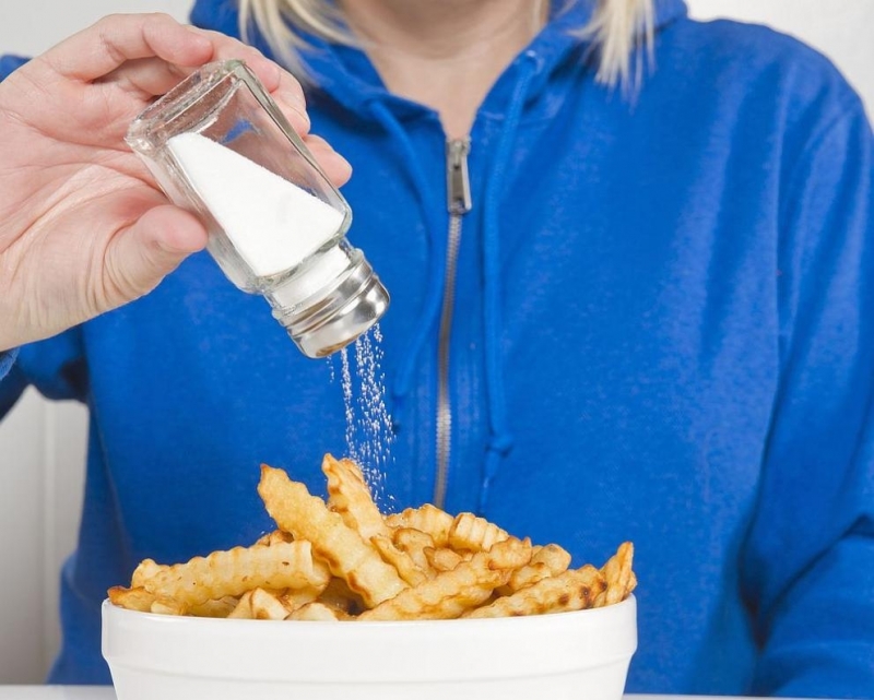 Учени от САЩ доказаха че хората които слагат допълнително сол