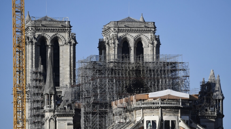 Укрепването на конструкцията на Нотр Дам и осигуряването на безопасността