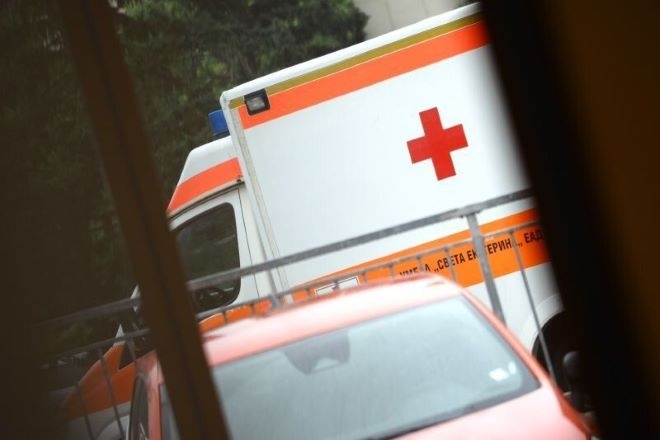 Маркуч от цистерна се откъсна и заля с вряла вода майка и бебето ѝ в Смолянско