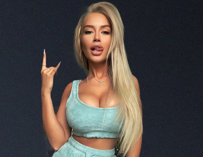 Тийнсензацията Тита скри шапката на всички колежки от лекия жанр