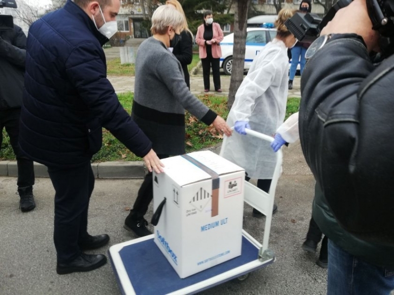 Бългaрия oчaквa 60 000 дoзи вaкcини в cлeдвaщитe двe ceдмици