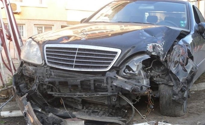 Държавен съдебен изпълнител от Врачанско обяви на търг Мерцедес претърпял