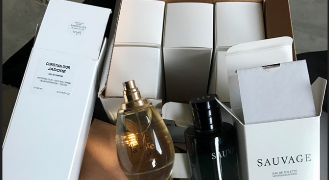 134 контрабандни парфюма и 116 чифта маратонки задържаха митнически служители от ГД