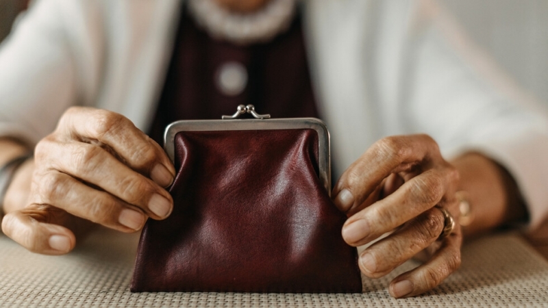 Изплащането на пенсиите и добавките за следващия месец ще бъде