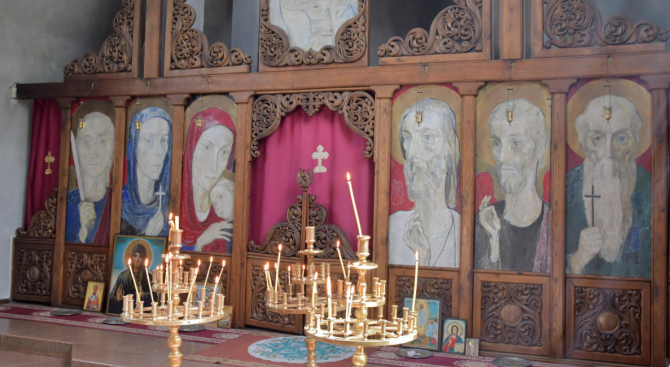 Полицията разследва кражби от три храма в Русенско Това съобщиха